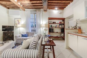 The 1400 s Apartment