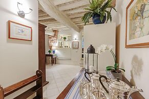 The 1400 s Apartment