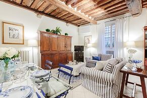 The 1400 s Apartment