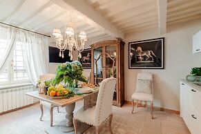 Casa Blanc in Lucca With 1 Bedrooms and 1 Bathrooms
