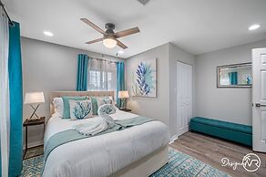 Chic 8BR with Heated Pool & Waterview