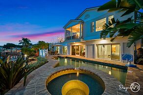 Chic 8BR with Heated Pool & Waterview