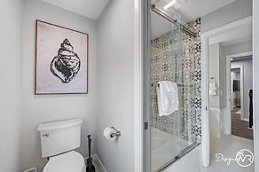 Chic 8BR with Heated Pool & Waterview