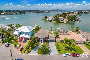 Chic 8BR with Heated Pool & Waterview