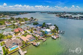 Chic 8BR with Heated Pool & Waterview