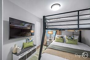 Chic 8BR with Heated Pool & Waterview