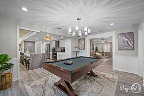 Chic 8BR with Heated Pool & Waterview