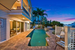 Chic 8BR with Heated Pool & Waterview