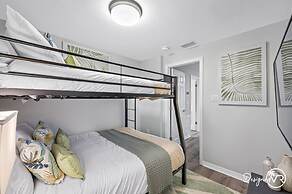 Chic 8BR with Heated Pool & Waterview