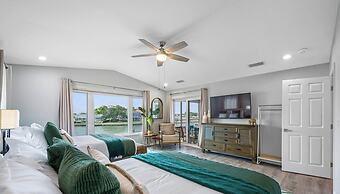 Chic 8BR with Heated Pool & Waterview