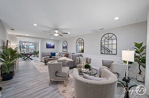 Chic 8BR with Heated Pool & Waterview