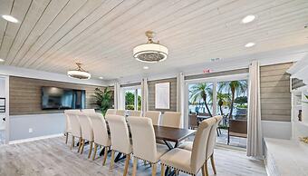 Chic 8BR with Heated Pool & Waterview