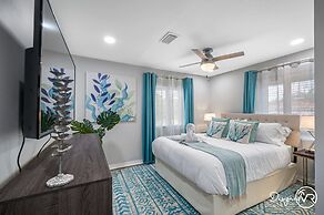 Chic 8BR with Heated Pool & Waterview