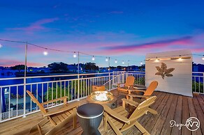 Chic 8BR with Heated Pool & Waterview