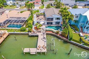 Chic 8BR with Heated Pool & Waterview