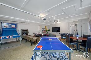 Chic 8BR with Heated Pool & Waterview