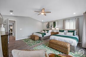Chic 8BR with Heated Pool & Waterview