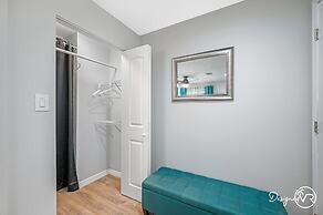 Chic 8BR with Heated Pool & Waterview