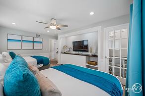 Chic 8BR with Heated Pool & Waterview