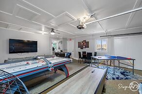 Chic 8BR with Heated Pool & Waterview