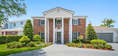 Chic 8BR with Heated Pool & Waterview