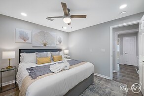 Chic 8BR with Heated Pool & Waterview