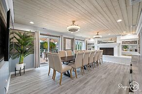 Chic 8BR with Heated Pool & Waterview