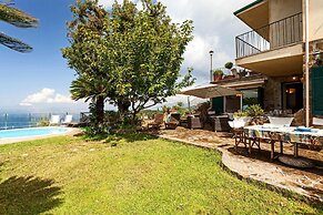 Villa The Stone on the Sea