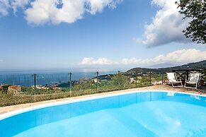 Villa The Stone on the Sea