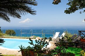 Villa The Stone on the Sea