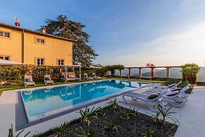 Villa Borbone - Perched on the Lucca Hills