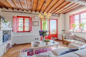 Villa Borbone - Perched on the Lucca Hills
