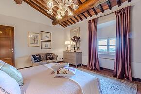 Villa Borbone - Perched on the Lucca Hills