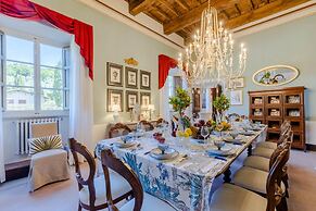 Villa Borbone - Perched on the Lucca Hills