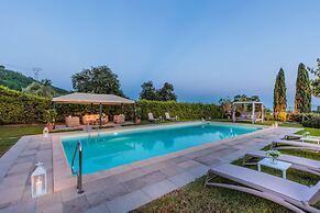 Tuscan Fizz Villa a Vineyards Retreat