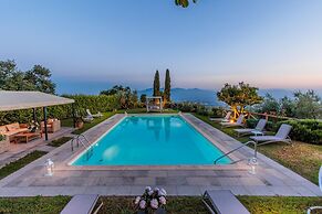 Tuscan Fizz Villa a Vineyards Retreat
