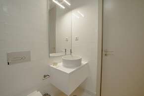 Legacy Oporto Design Apartment E by Vacationy