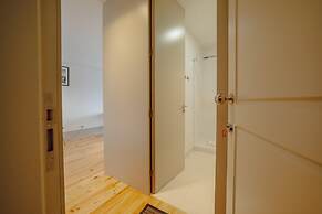 Legacy Oporto Design Apartment E by Vacationy