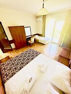 Felicity Hotel & Bungalows