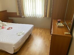 Felicity Hotel & Bungalows