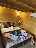 Felicity Hotel & Bungalows
