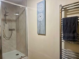 The Holmes Barn - Sleeps 16 - Pet Friendly