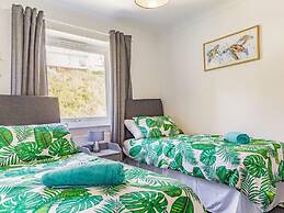 Lovely Apartment 2 King & 2 Single Beds