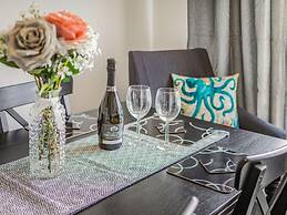 Lovely Apartment 2 King & 2 Single Beds