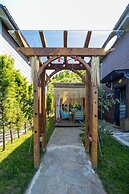 Poison Garden Suite & SPA
