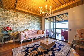 Poison Garden Suite & SPA