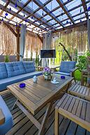 Poison Garden Suite & SPA