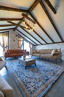 Poison Garden Suite & SPA