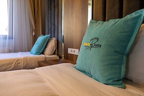 Poison Garden Suite & SPA