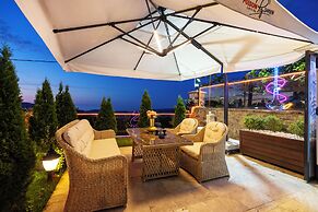 Poison Garden Suite & SPA